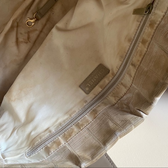 Chanel Travel Ligne Zip Cream Shoulder Tote - Picture 9 of 13